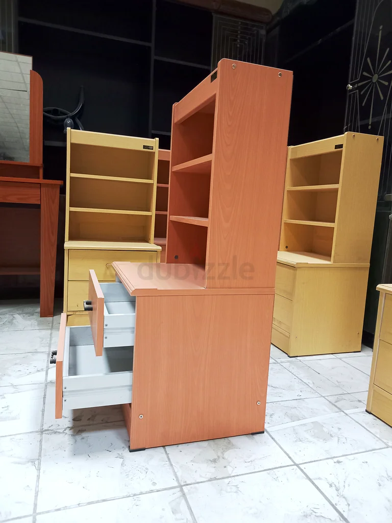رف مكتبة أنيق وعملي مع أدراج63218807881731113