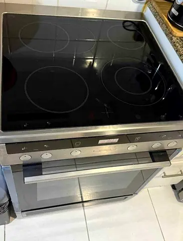 Siemens 4 Ceramic Hubs Electric Cooker 60/60cm