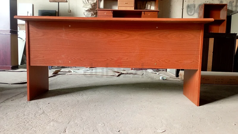 Stylish and Functional Study Table for Sale!63222347413379113
