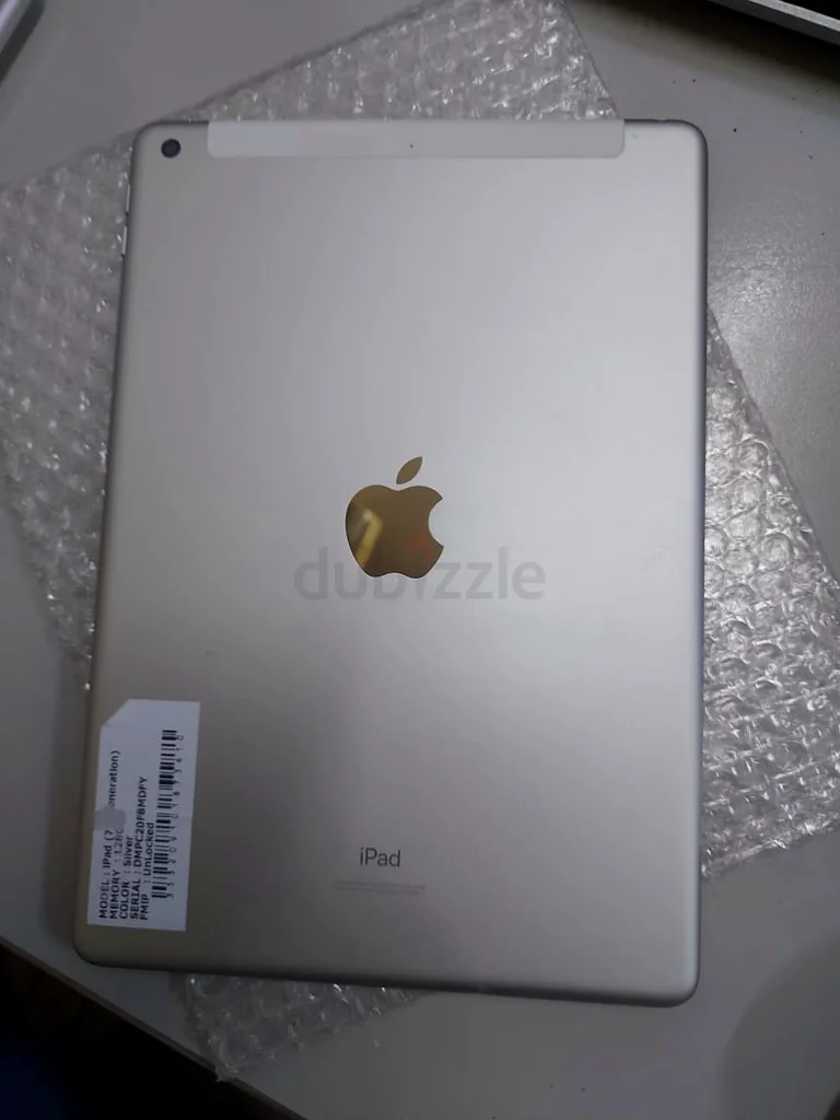 Slightly Used Apple Ipad 7th Generation, 128GB,  (Wifi + Cellular) Silver color slight used63216357201281112