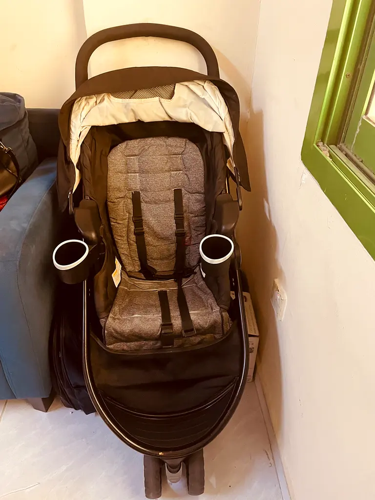 Stylish and Comfortable Stroller for Your Little One!