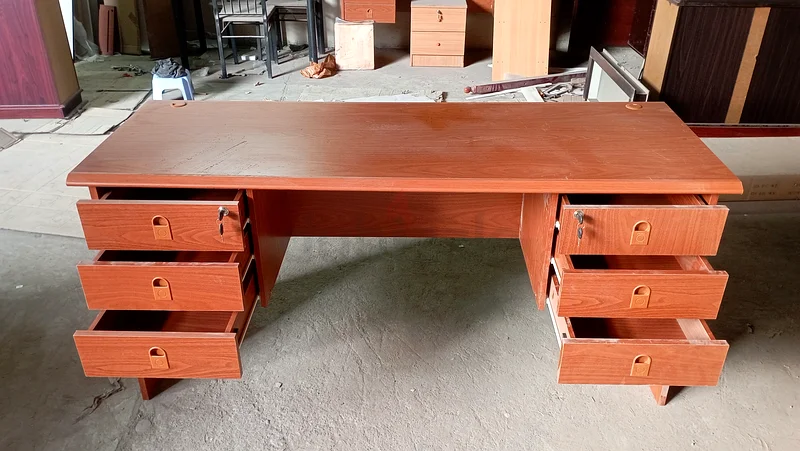 Stylish and Functional Study Table for Sale!63222347413379112