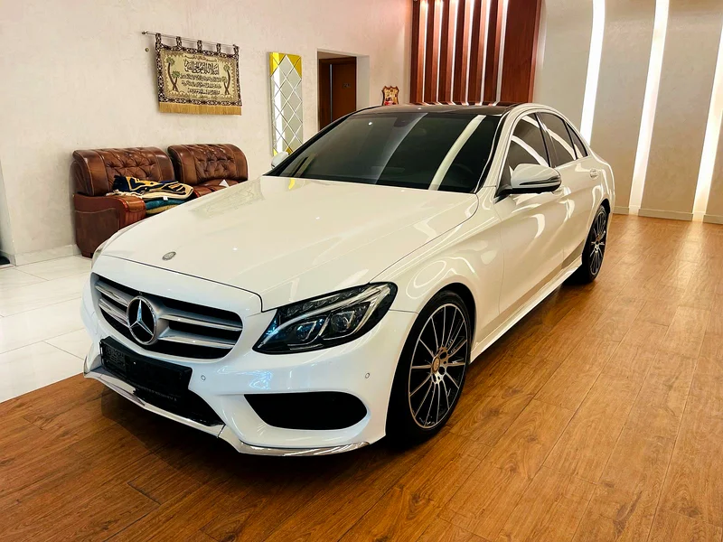 Mercedes C200 model 2017, Gulf spec, very clean car with one owner63163859387523112