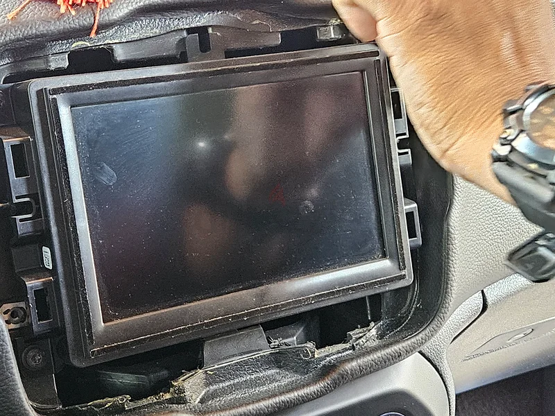 Jeep Renegade 2020 OEM Touchscreen Stereo + Brand-New Reverse Camera63259693772163113