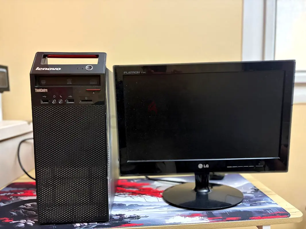 Lenovo ThinkCentre Desktop  Monitor - Perfect for Home Office!