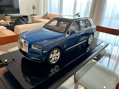 Rolls Royce Cullinan Die Cast made by Amalgam scale 1:8 fully opening doors