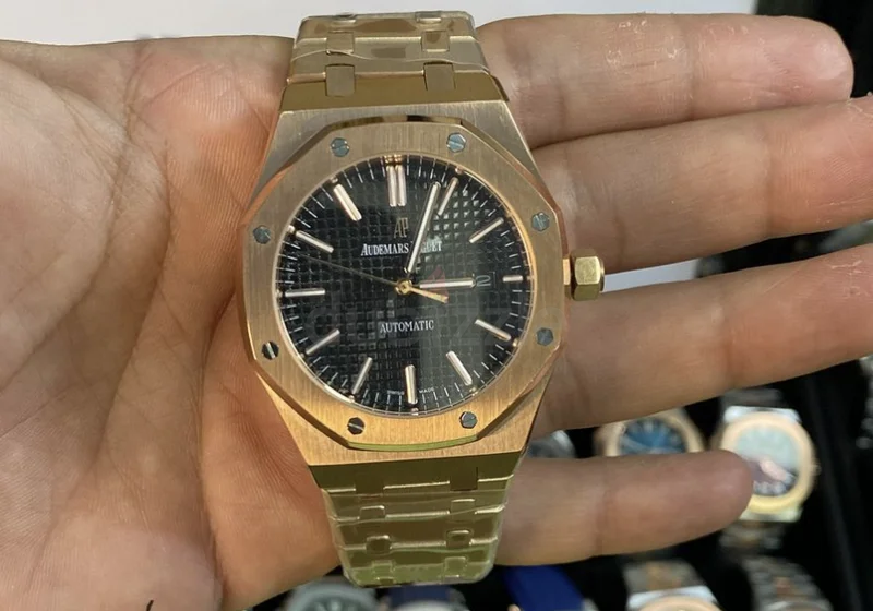 Luxurious Audemars Piguet Royal Oak Watch - Timeless Elegance62934689111427111
