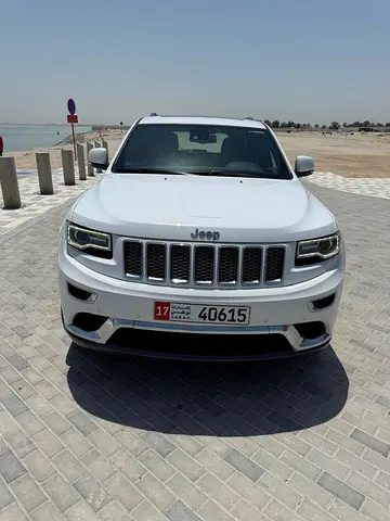 2015 Jeep GrandCherokee Summit V8 in Excellent Condition