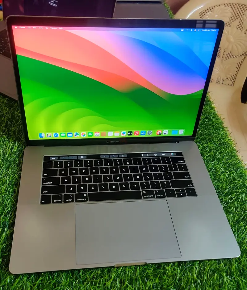 Macbook pro 1990 16GB 512GB63256077272579110