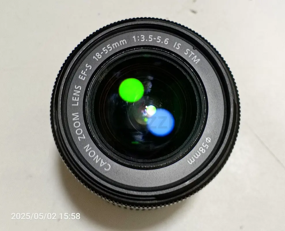 عدسة كانون الزووم EF-S 18-55 مم