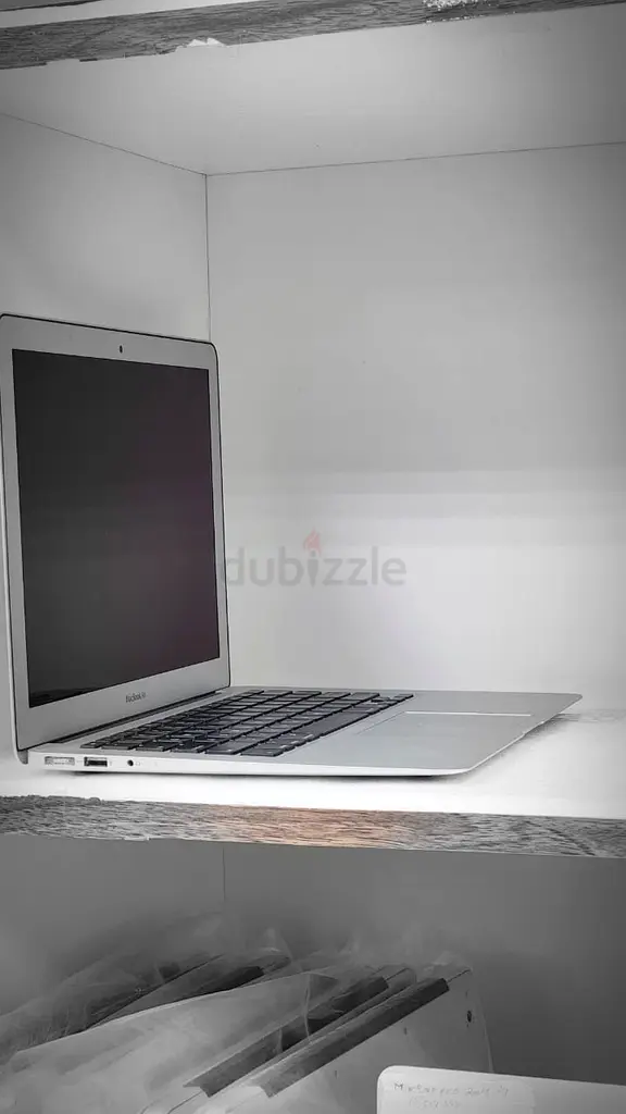Flawless Apple MacBook Air - Like New Condition!63254995504387111
