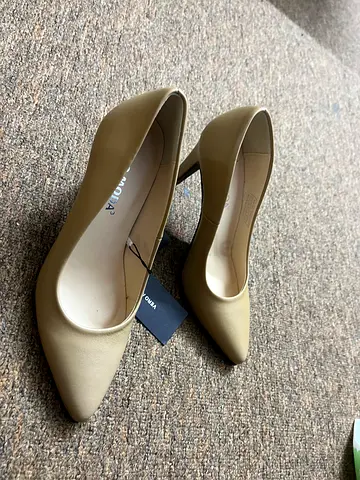Elegant Nude High Heels - Perfect for Any Occasion!