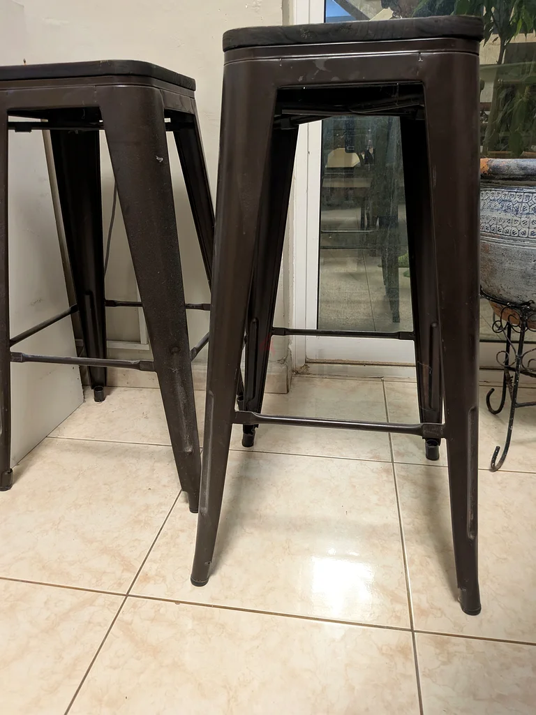 Set of Sturdy Brown Bar Stools - Perfect for Any Setting!63209837346690112