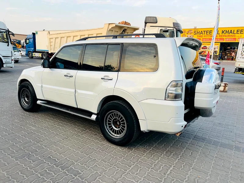 MITSUBISHI PAJERO FULL OPTION 201163153228466435113