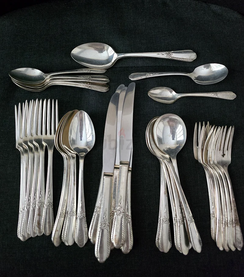 Vintage Oneida Silver Plated Cutlery Set for 663215872785794111