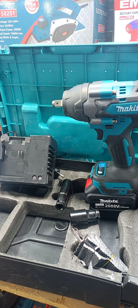 Powerful Makita Impact Wrench Kit - Perfect for Your DIY Projects!63167576470273111