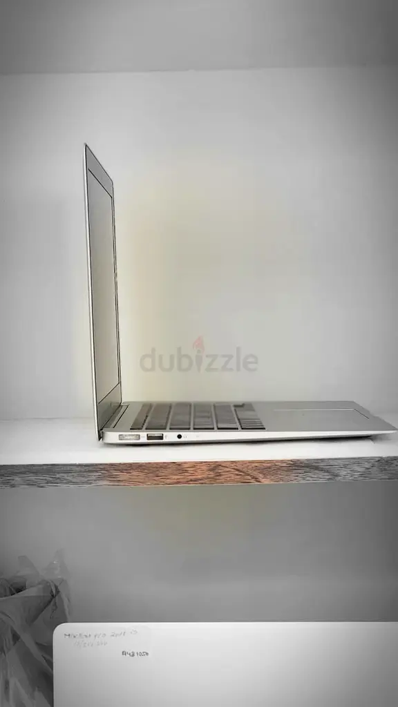 Flawless Apple MacBook Air - Like New Condition!63254995504387112
