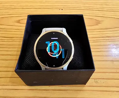 GARMIN Venu® 2S Rose Gold Stainless Steel Bezel with White Case and Silicone Band