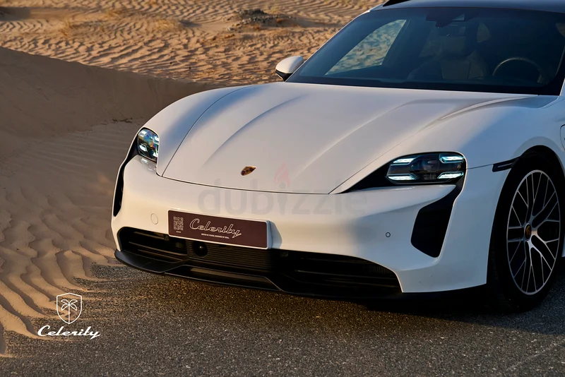 بورشه تايكان GTS سبورت توريسمو باللون الأبيض، طراز 2023، سيليرتي63225697777155112