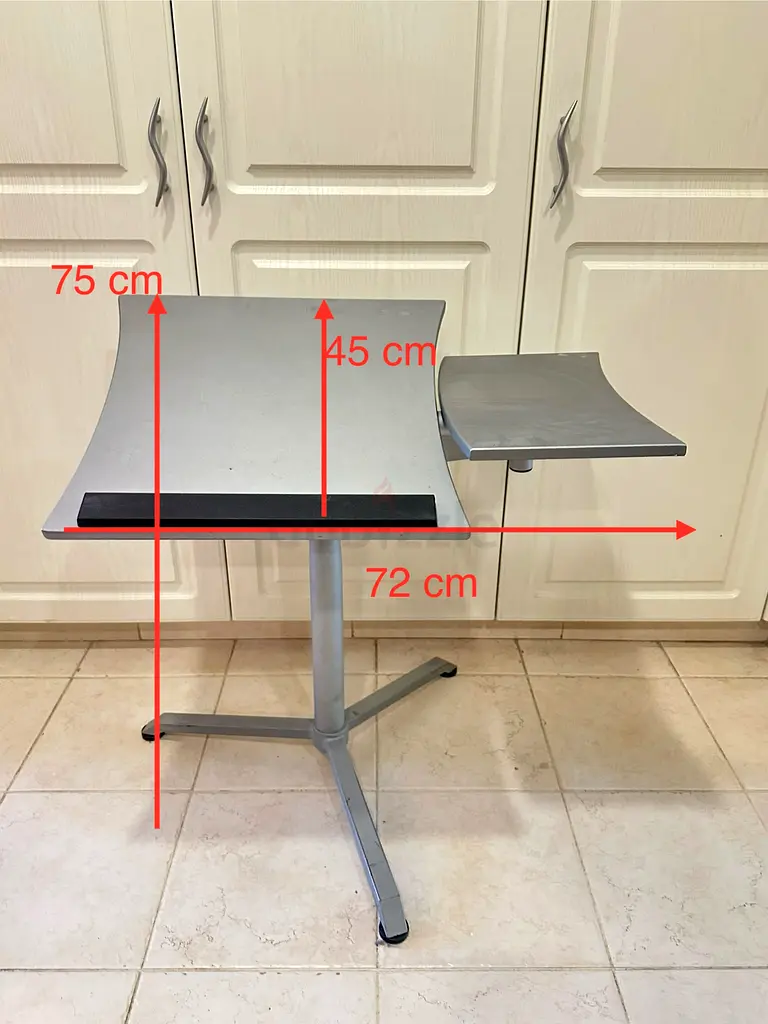 Computer table