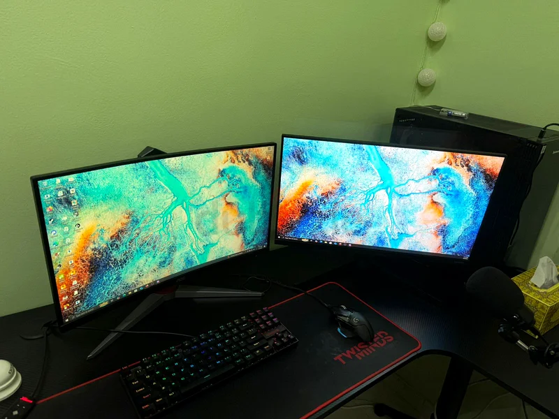 Complete set (two screens, PC, table, and chair)63167118344194114