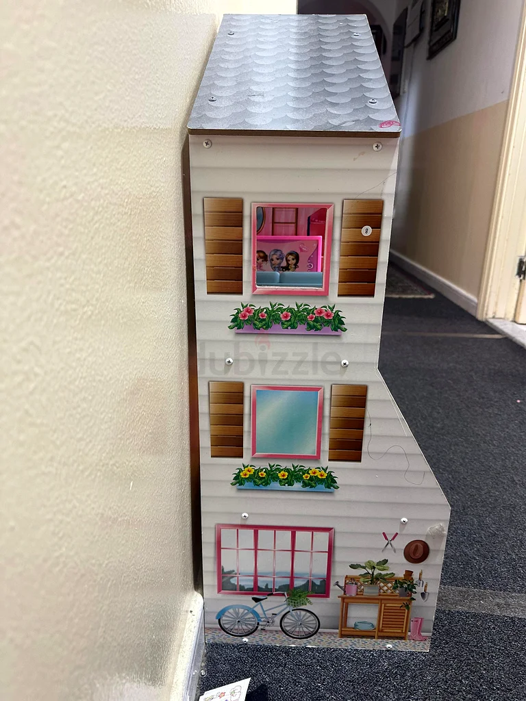 Colorful Wooden Dollhouse63204853765891112