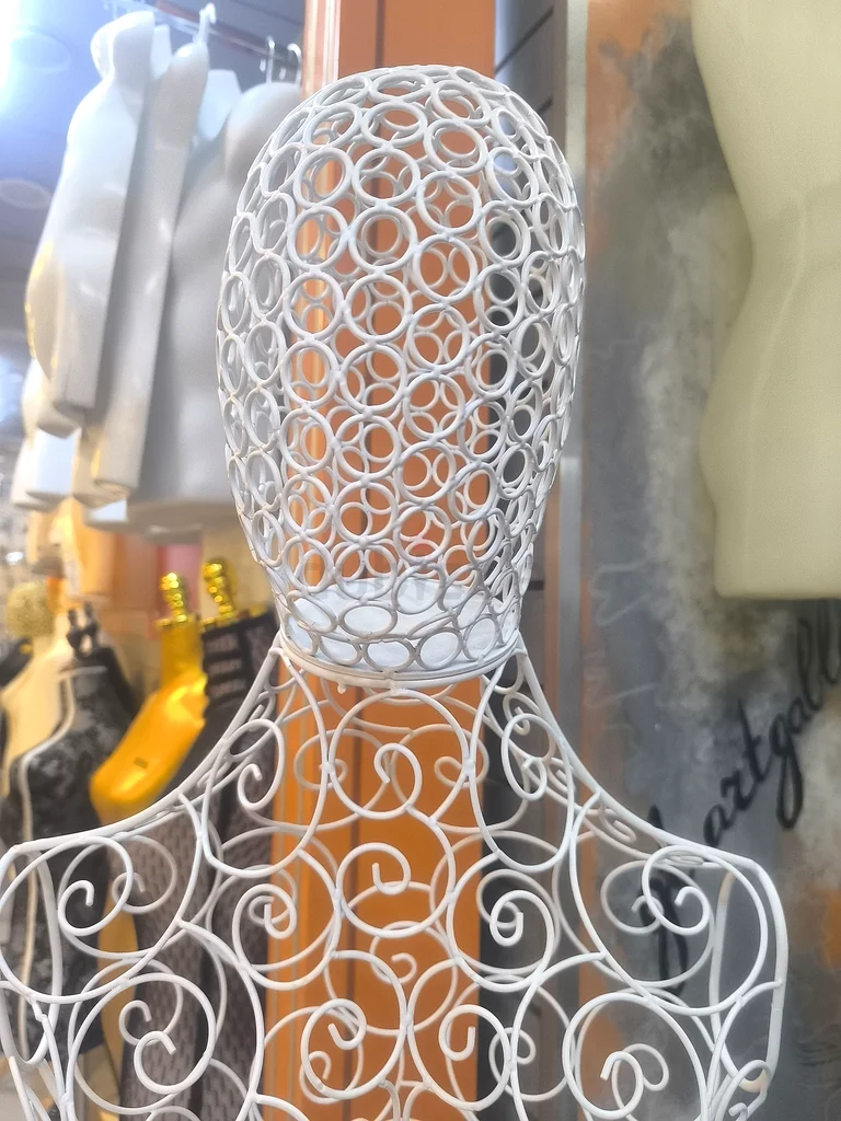 مانيكان63259708020482111