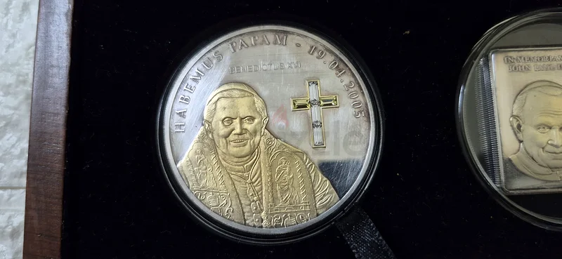 Rare Commemorative Coin with Cross Design63208390122883112