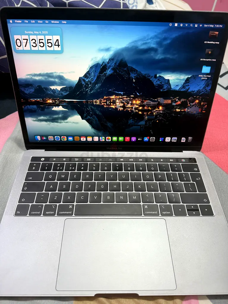 Macbook pro 8GB 256 GB63254488703106113
