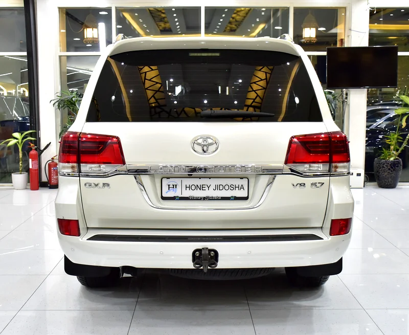 EXCELLENT DEAL for our Toyota Land Cruiser GXR V8 ( 2016 Model ) in White Color GCC Specs63158801884803114