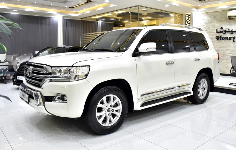 EXCELLENT DEAL for our Toyota Land Cruiser GXR V8 ( 2016 Model ) in White Color GCC Specs63158801884803111