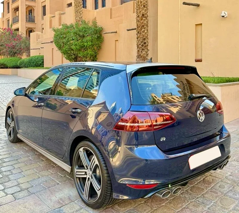 نسخة محدودة من جولف آر باللون الأزرق من فولكس فاجن، أعلى طراز، لدول مجلس التعاون الخليجي، رائعة، مواصفات فاخرة، وكأنها جديدة63224789492097111