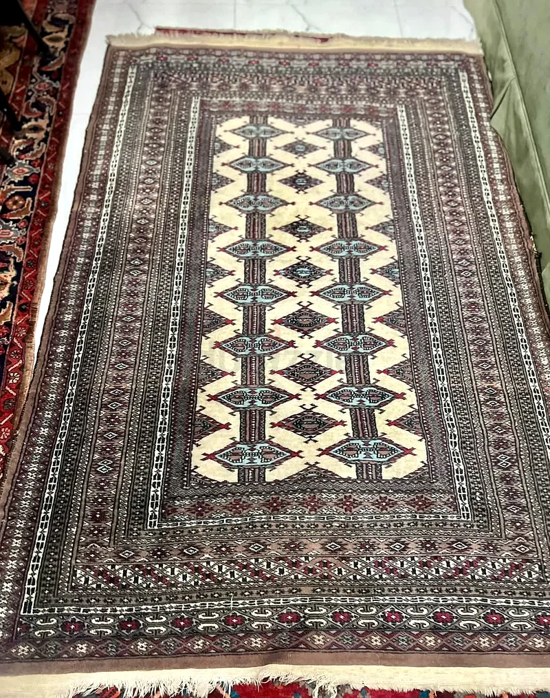 سجادة فارسية خمرية أنيقة مصنوعة يدويًا - مثالية لإضافة سحر إلى مساحتك!63180365794690111