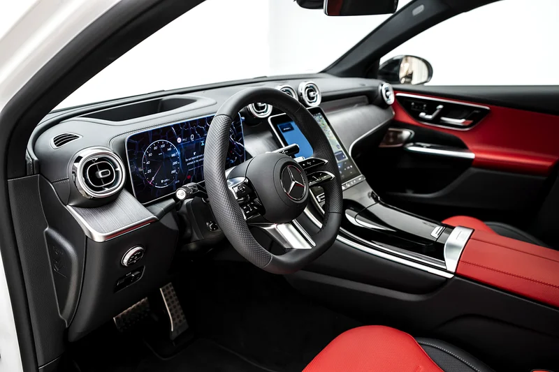 MERCEDES BENZ GLC200 / GCC / 2025 / 0 KM / UNDER WARRANTY AND SERVE CONTRACT63159257055105113