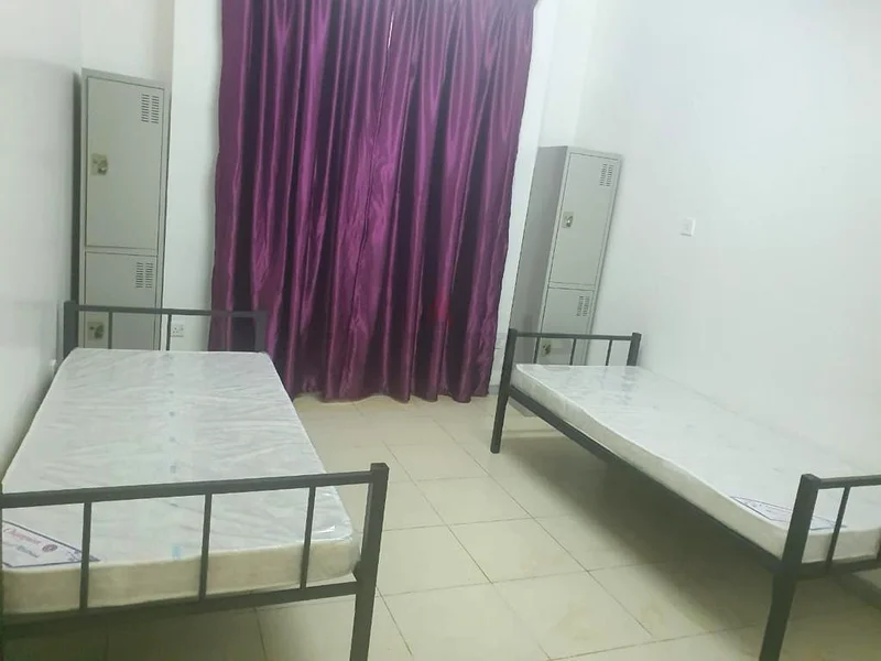 توجد مساحة سرير متاحة للعازب الهندي التنفيذي في شعبية 10 مع جميع المرافق63143962418307112