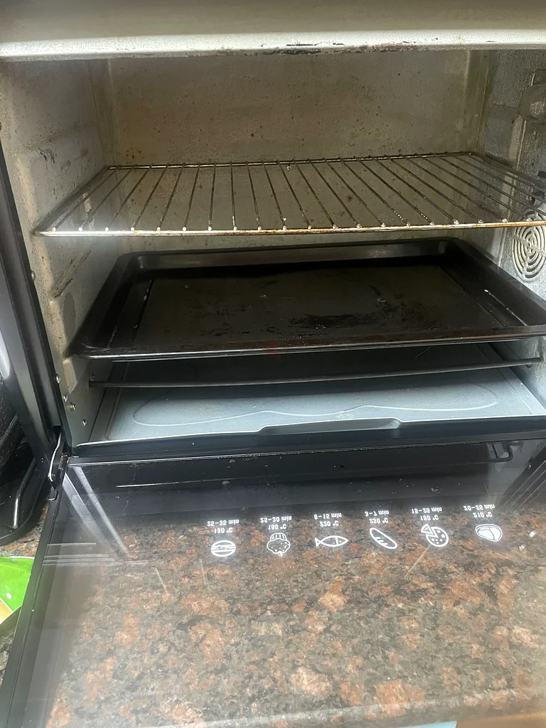 فرن كهربائي في حالة جيدة جدًا63247749485315111