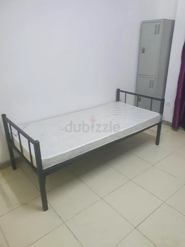 توجد مساحة سرير متاحة للعازب الهندي التنفيذي في شعبية 10 مع جميع المرافق631439624183071117