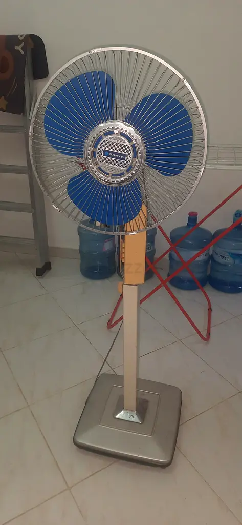 مروحة سان يو واقفة