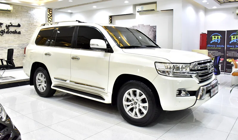 EXCELLENT DEAL for our Toyota Land Cruiser GXR V8 ( 2016 Model ) in White Color GCC Specs63158801884803112