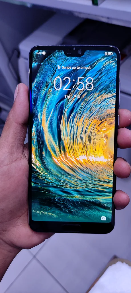 Sleek Huawei mobile phone with stunning gradient design!63183248289666114