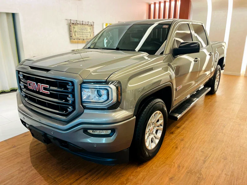 Gmc sieera model 2017 all train gilf space very clean car63174775858690111