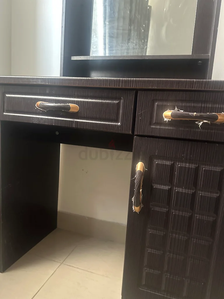 Dressing table with 3 drawers63220327120387111