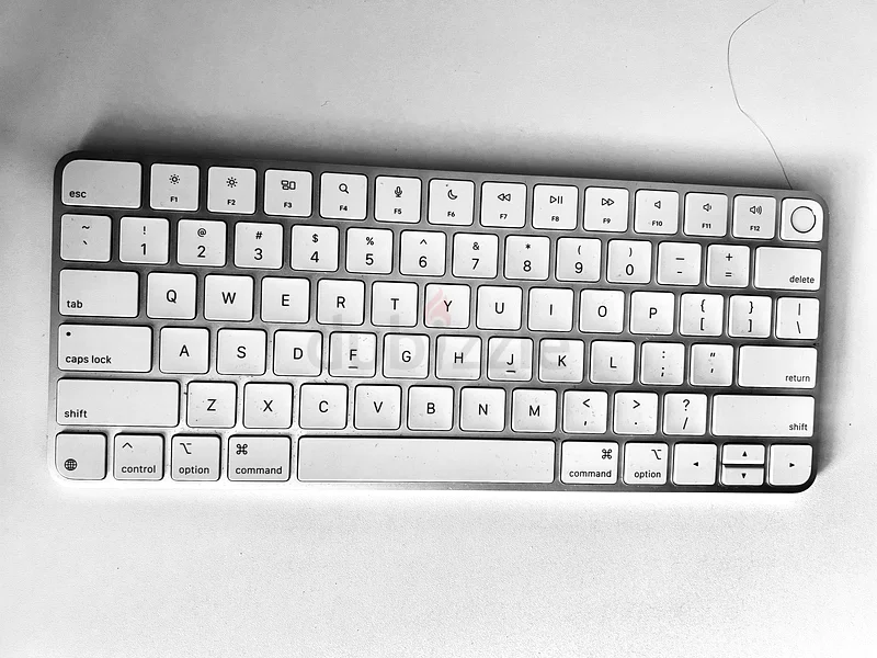 [جديد:] لوحة مفاتيح Apple Magic - لون أبيض، مستخدمة قليلاً632544959153941126