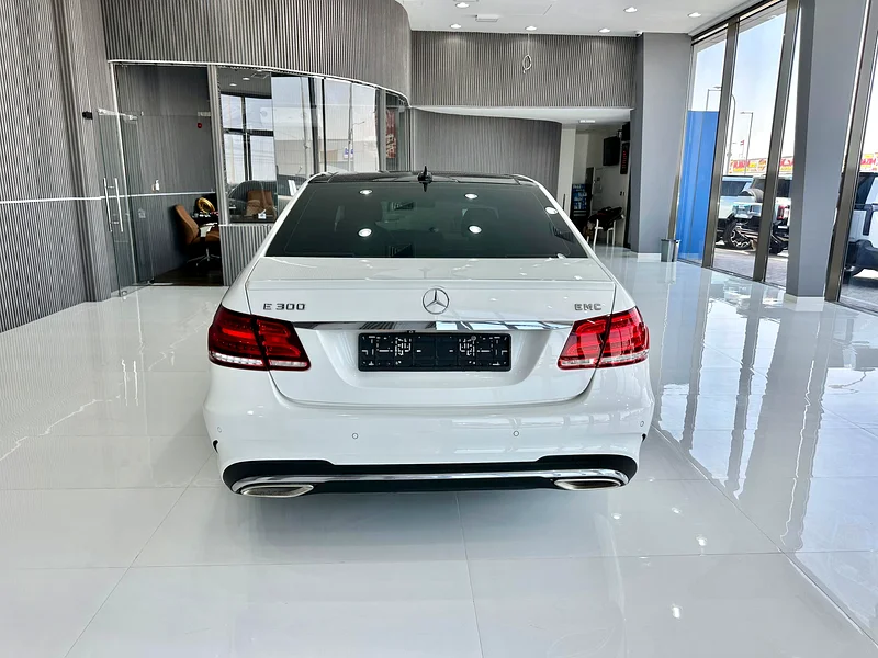 Abu Dhabi, towering in the world of cars63228276920323113