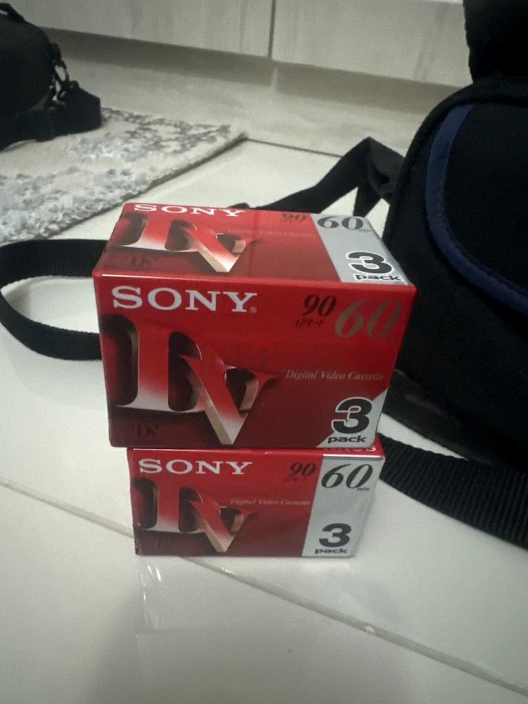 Sony Digital Handycam DCR-TRV40E (Vintage) + Camera bag63234125740931111