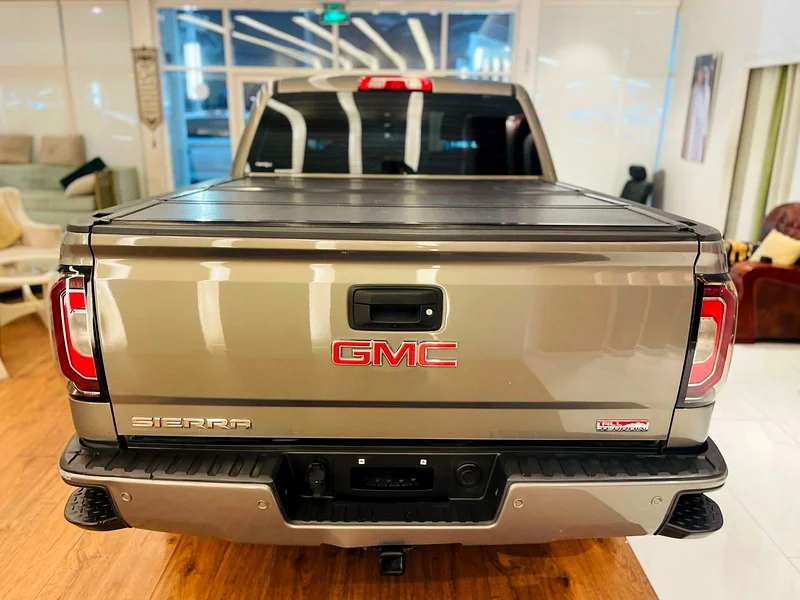 Gmc sieera model 2017 all train gilf space very clean car63174775858690112