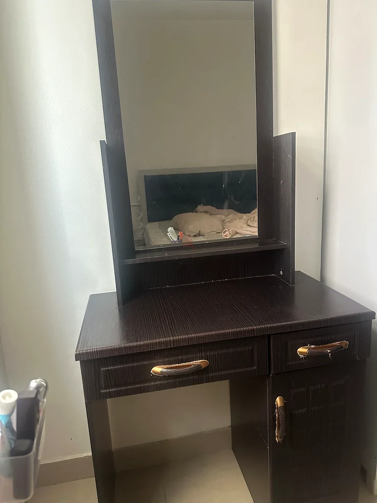 Dressing table with 3 drawers63220327120387112