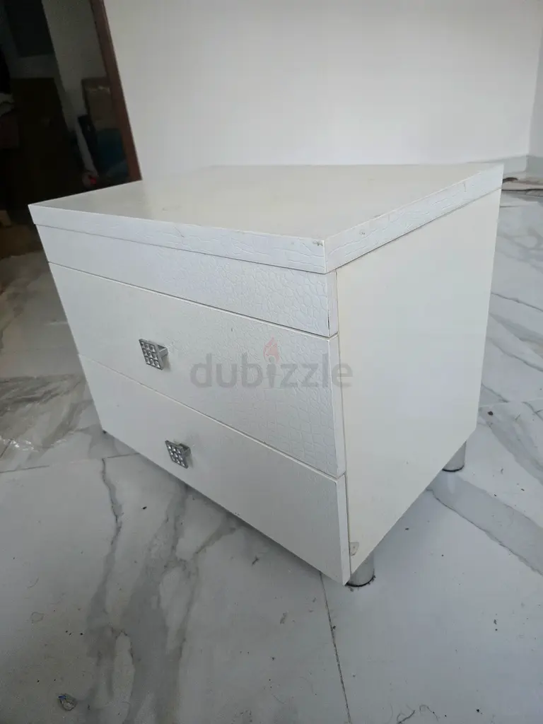 Side table in very good condition