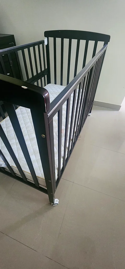 Stylish and Comfortable Black Crib with mattress for Your Little One63175287621505112