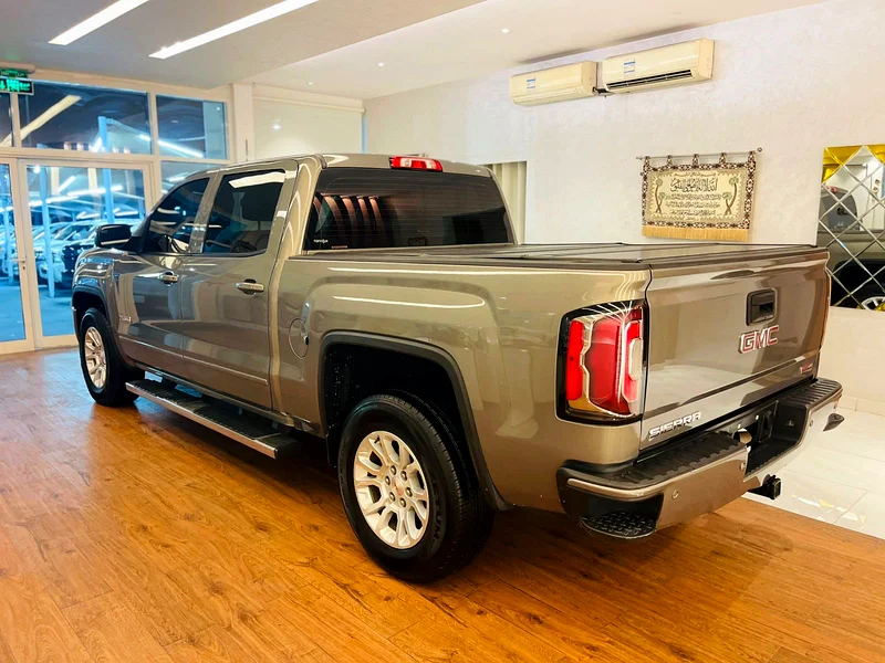 Gmc sieera model 2017 all train gilf space very clean car63174775858690114